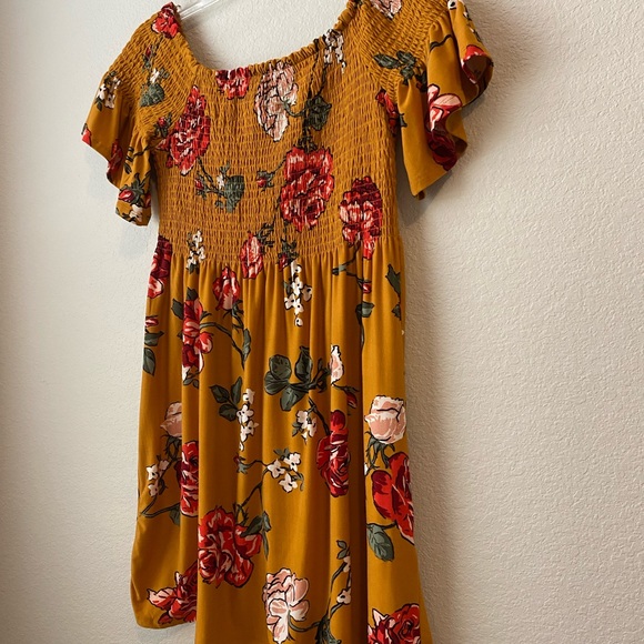 Like New! Derek Heart Smocked Mini Dress Size: Medium - Picture 3 of 9